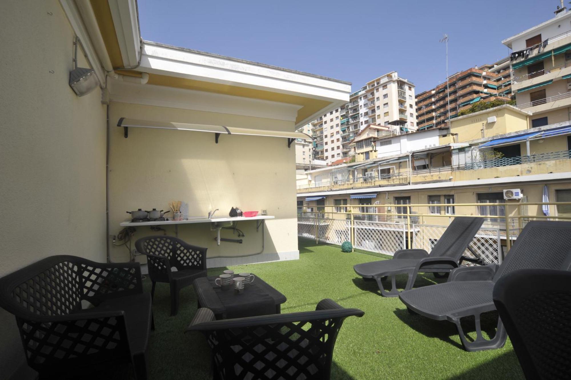 Casa Rosa Lucia Centrale Con Parcheggio Сан Ремо Екстериор снимка