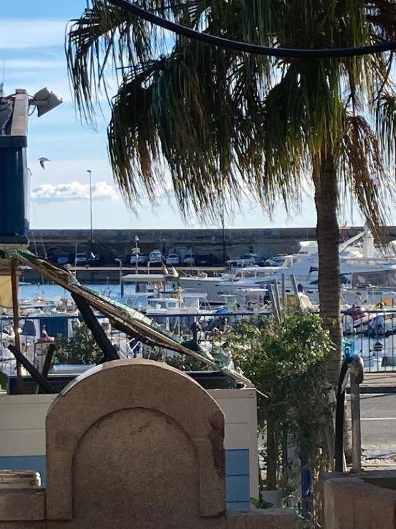 Casa Rosa Lucia Centrale Con Parcheggio Сан Ремо Екстериор снимка