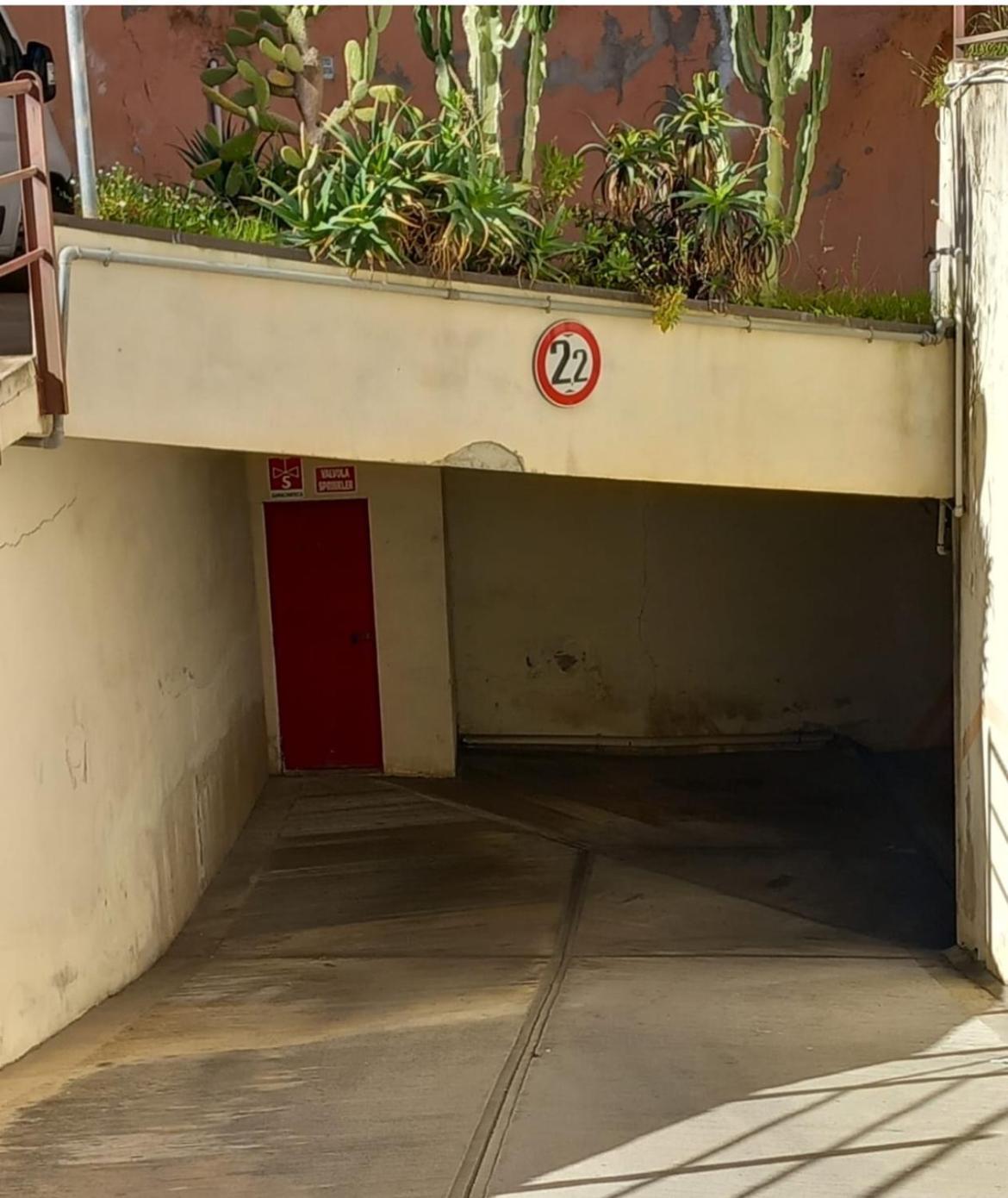Casa Rosa Lucia Centrale Con Parcheggio Сан Ремо Екстериор снимка