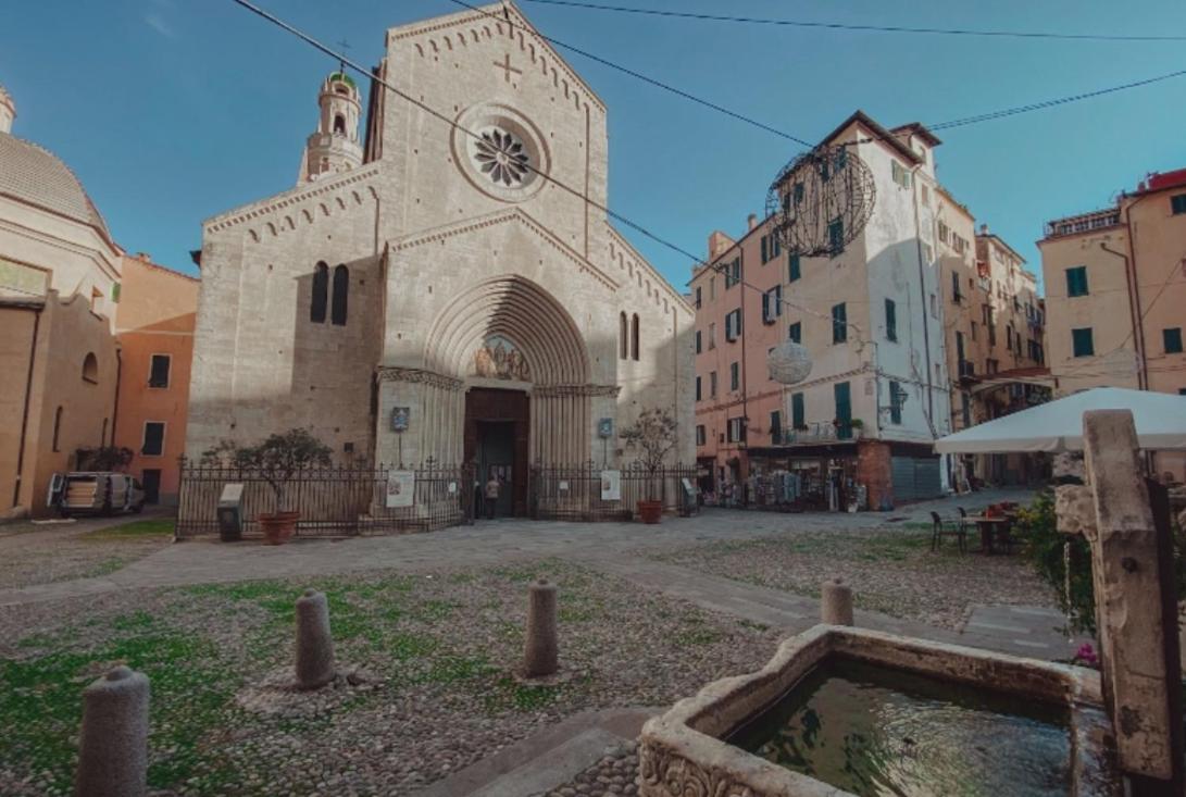 Casa Rosa Lucia Centrale Con Parcheggio Сан Ремо Екстериор снимка